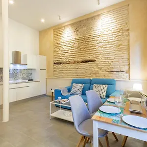 https://nine-o-clock-san-agustin-suites-by-valcambre.es-andalucia.com