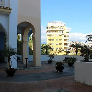 https://puerto-blanco-estepona.es-andalucia.com