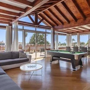 https://luxury-villa-nieve.in-canary-islands.com
